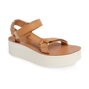 Teva Universal Flatform sandal in size 6